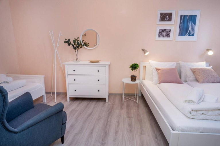 Others 5, Central and large AC home away from home, Budapesti