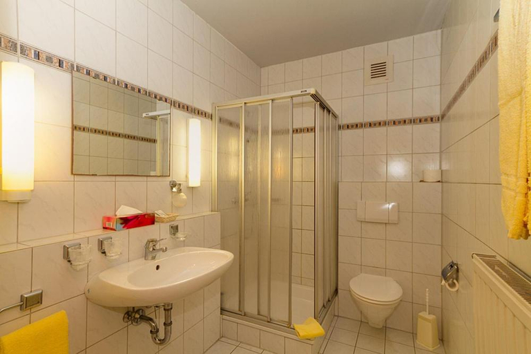 Bathroom 3, Hotel Tilman, Bad Kissingen