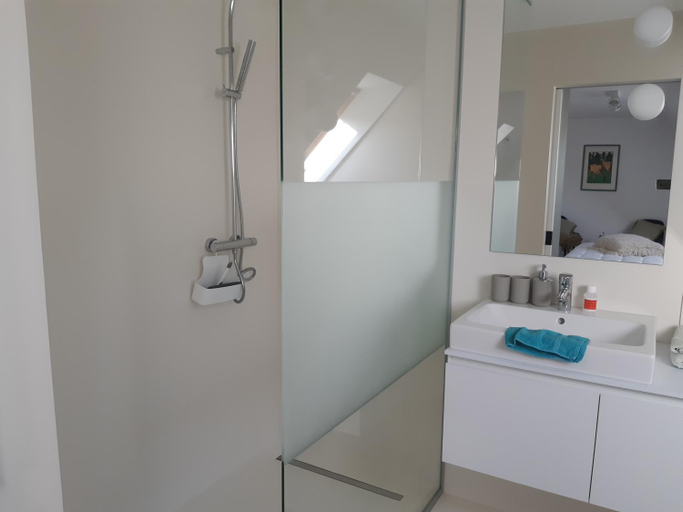 Bathroom 3, Het Meikenshof, West-Vlaanderen