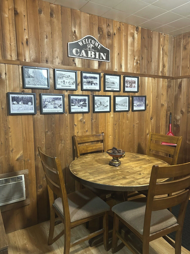 In-room dining, Old Towne Inne, Fraser Valley