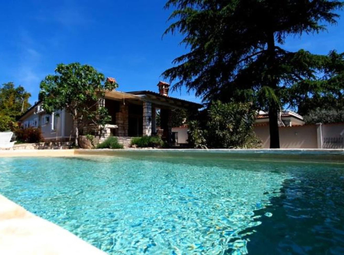 Sport & Beauty 2, Seafront Dreamy Holiday Home Spina With Pool, Umag