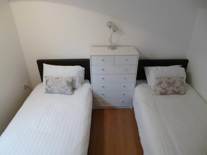 Bedroom 3, Millburn Apartment, Highland