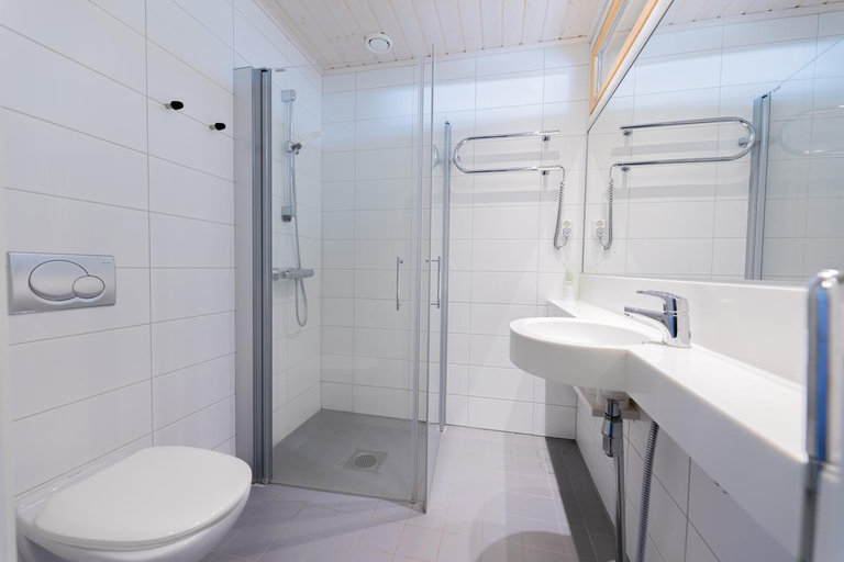 Bathroom, Kisakallion Urheiluopisto, Lohja, Uusimaa