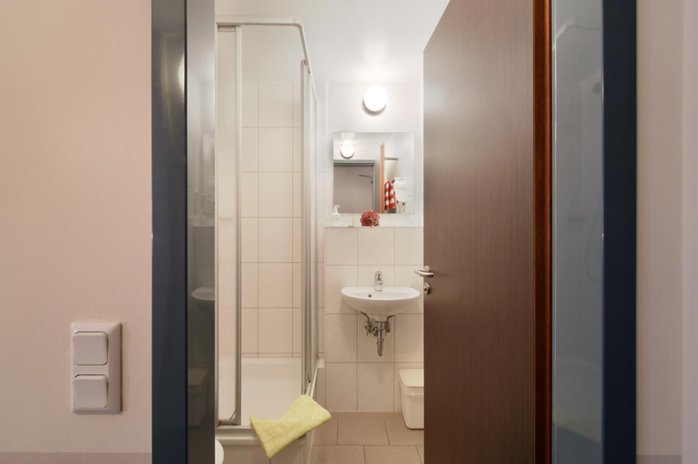 Bathroom 2, meinHotel, Hamburg