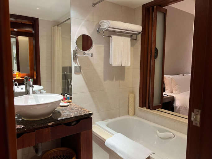 Bathroom 5, Baolong Hotel Shanghai, Shanghai