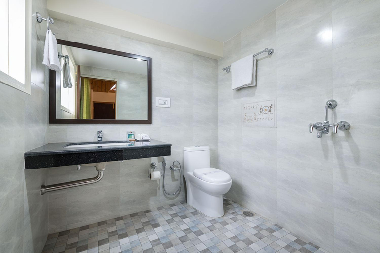 Bathroom 3, Hotel Kullu Valley - A River Facing Boutique Hotel, Kullu