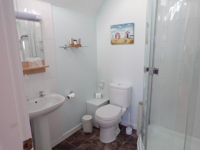 Bathroom 3, Shaftesbury Hotel Dundee, Dundee