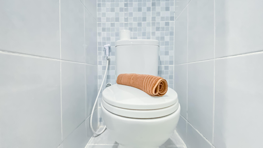 Bathroom 5, Modern Studio Apartment Tokyo Riverside PIK 2 By Travelio, Tangerang