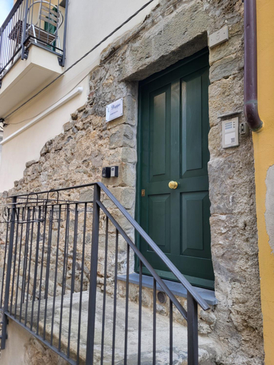 Exterior 10