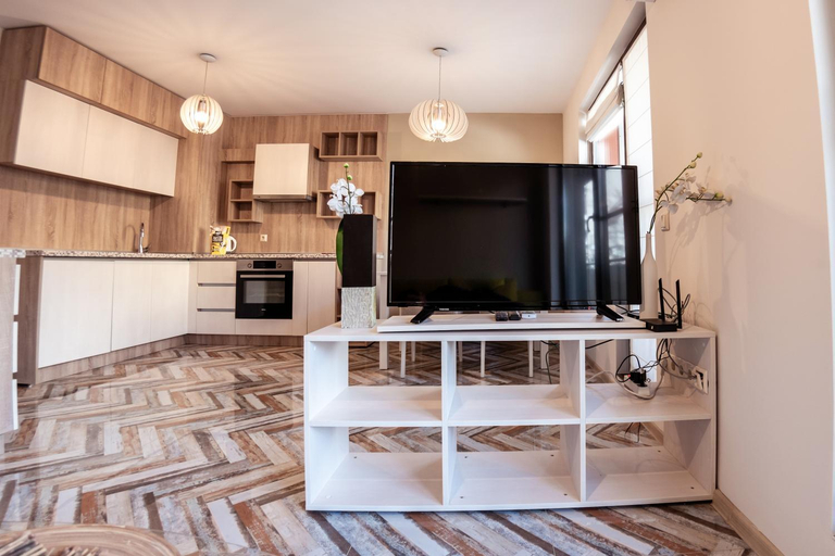 Others 5, Bright 1BDR Apartment with a Balcony, Stolichna