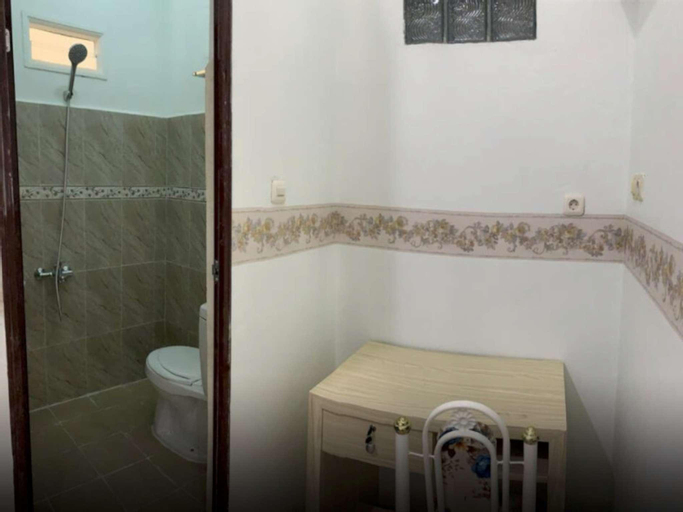 Bedroom 2, Standar double 10 at happy inn puspo, Semarang