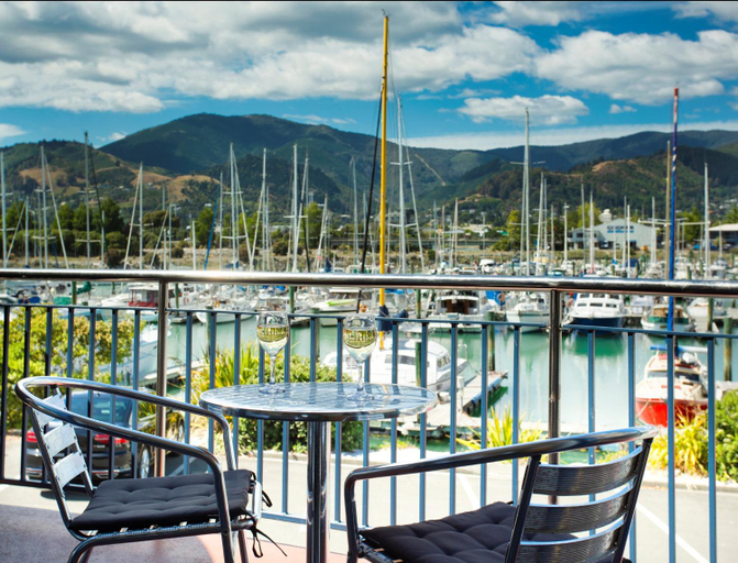 Food & Drinks 5, Harbourside Lodge, Nelson
