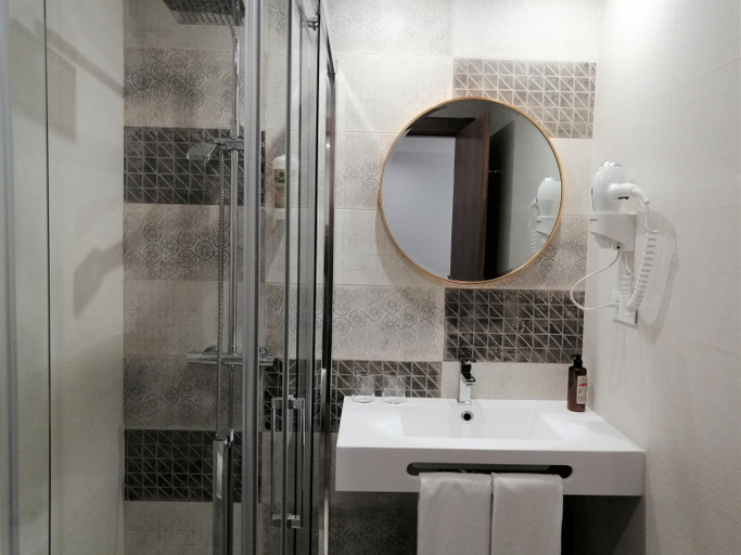 Bathroom 2, Hostal Restaurante Villa de Brihuega, Guadalajara
