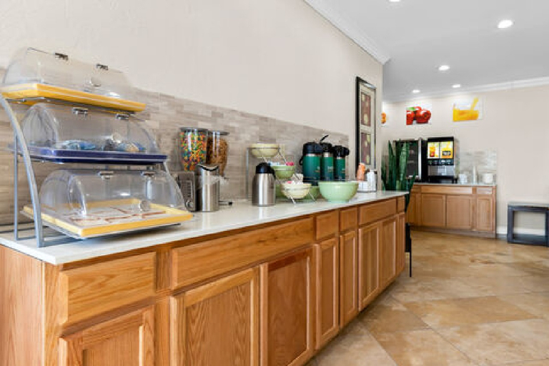 Food & Drinks, Quality Inn & Suites McAlester, Pittsburg
