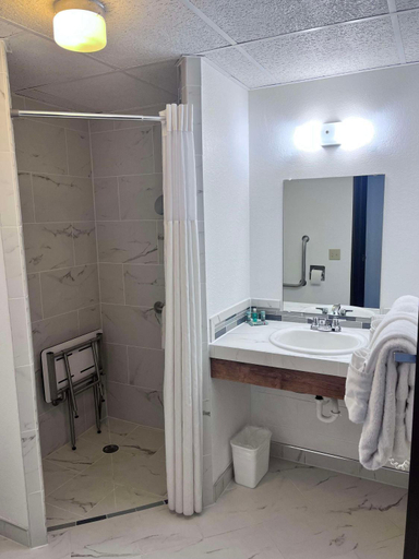 Bathroom 5, SureStay by Best Western Glendive Yellowstone River, Dawson