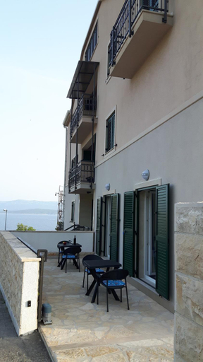 Others 5, Rooms Anđelka, Bol