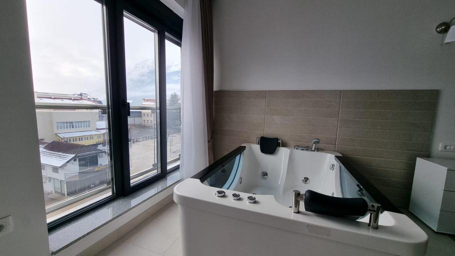 Others 4, Elan Luxury Apartments & Rooms