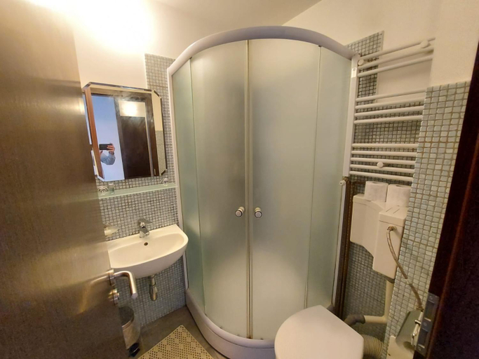 Bathroom 3, Happy Accomodation, Municipiul Bucuresti