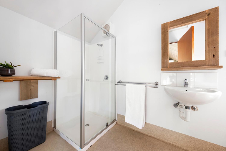 Bathroom 4, Scamander Sanctuary Holiday Park, Break O'Day