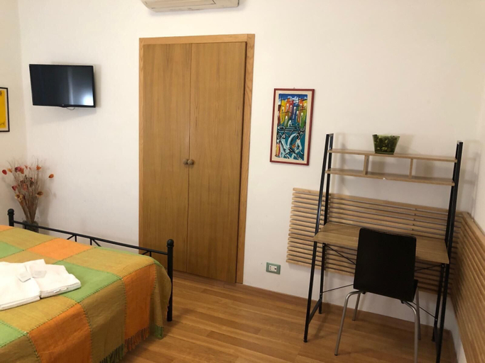 Bedroom 3, Maison Vaticana, Rome