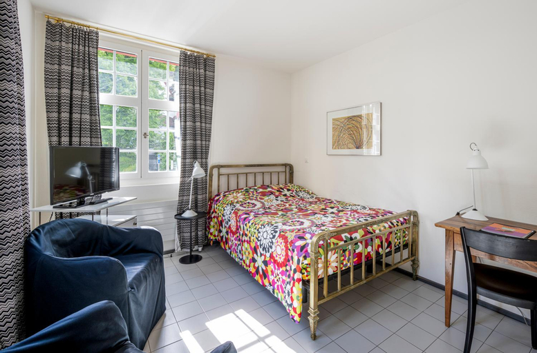Bedroom 9