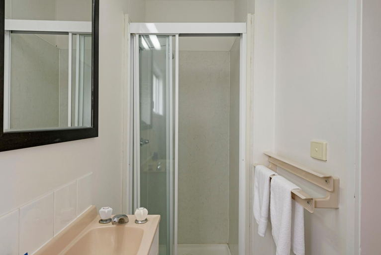 Bathroom, Discovery Parks - Casino, Richmond Valley - Casino