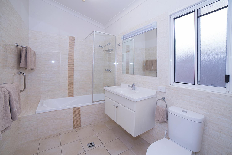 Bathroom 3, Boulevarde Motor Inn, Wagga Wagga - Pt A