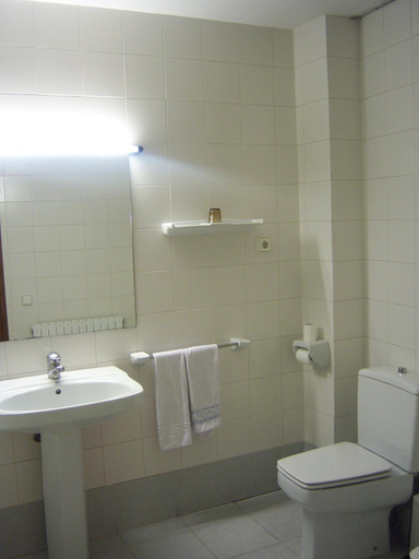 Bathroom 3, Hostal Les Collades, Lleida
