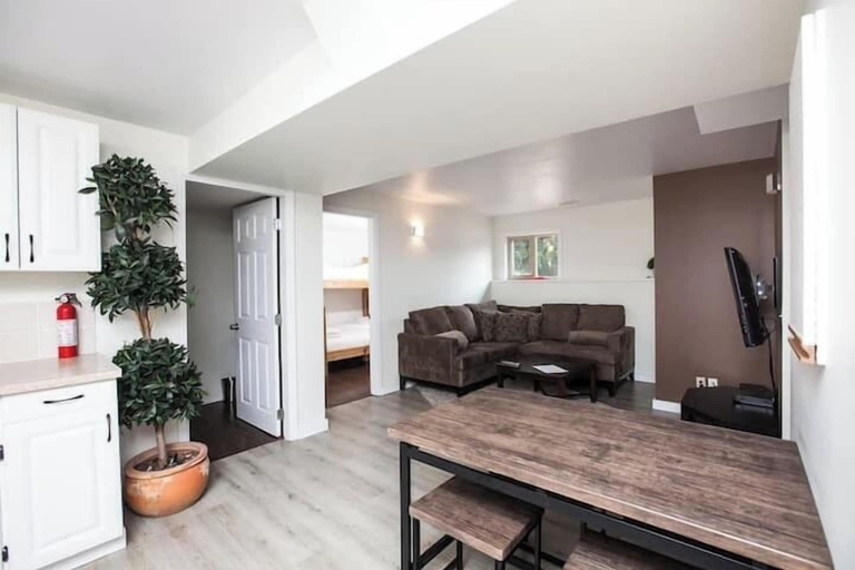 Others 3, Kings Den resort, Columbia-Shuswap