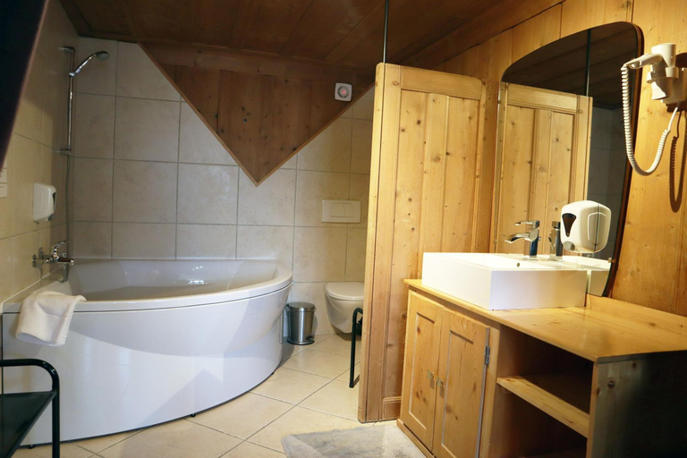 Bathroom 13