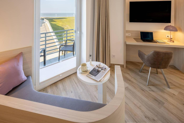 Others 4, Hotel Stranddistel, Aurich
