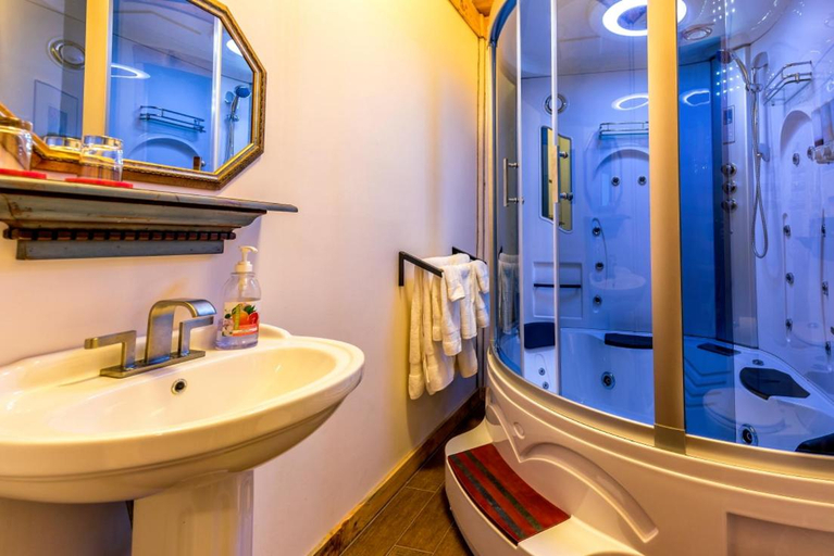 Bathroom 3, Domaine de La Giroux-ette, Le Haut-Saint-François