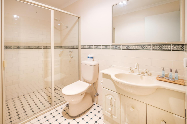 Bathroom 13