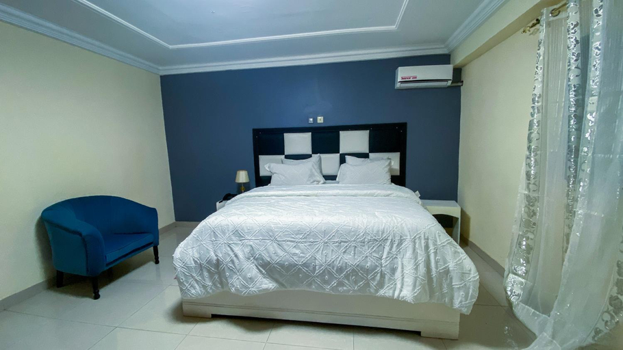 Others 3, Helen Hotel, Mfoundi