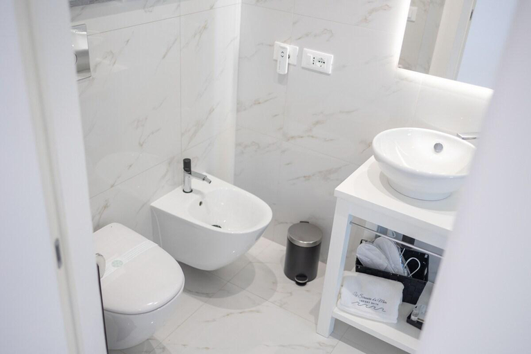 Bathroom 3, U Scrusciu d’u Mari Luxury Suite, Palermo