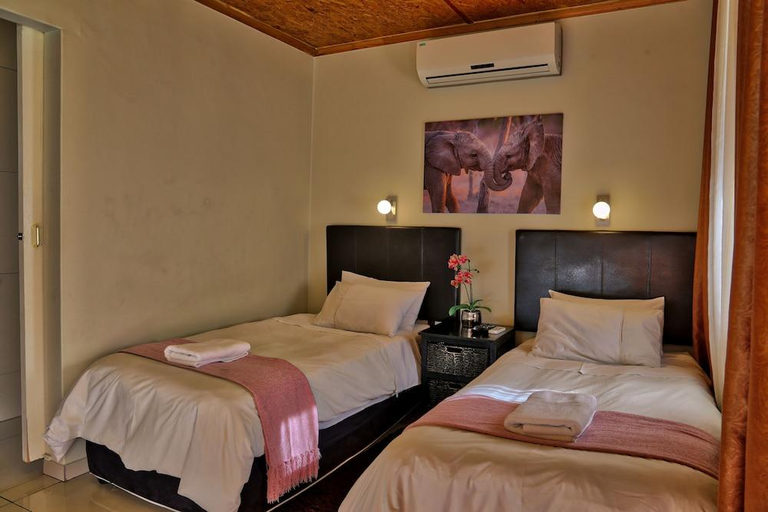 Bedroom 2, Tillas Guesthouse, Windhoek West