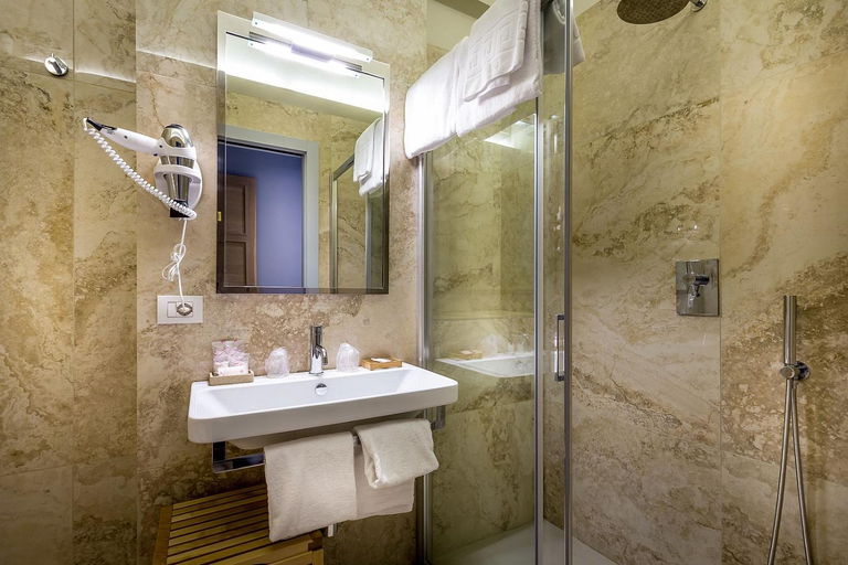Bathroom 3, La Torre dei Salterelli, Florence