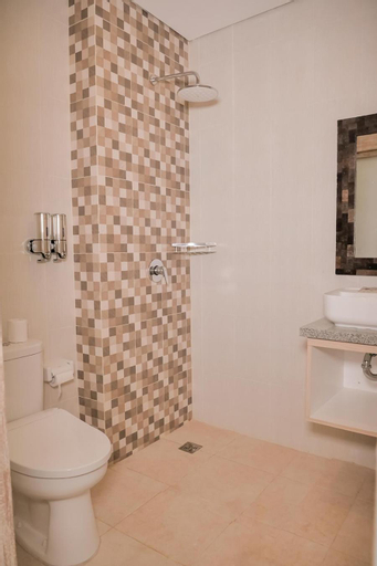 Bathroom 11