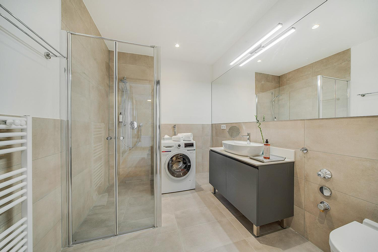 Bathroom 14