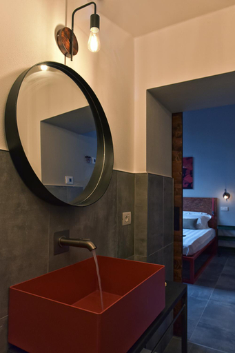 Others 2, GARAGE47 Storica Officina Meccanica LOFT B&B iN PIENZA, Siena