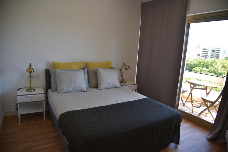 Bedroom 2, Republica 83 - Campo Pequeno Home, Lisbon