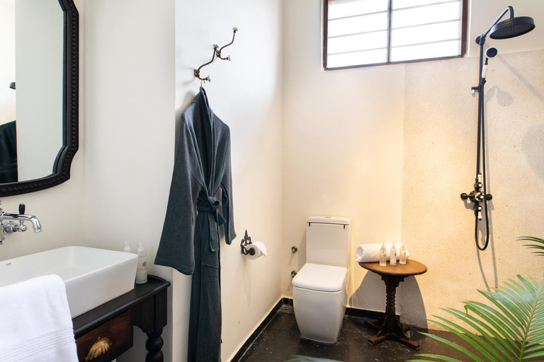 Bathroom 3, Upendo House Hotel, Mjini