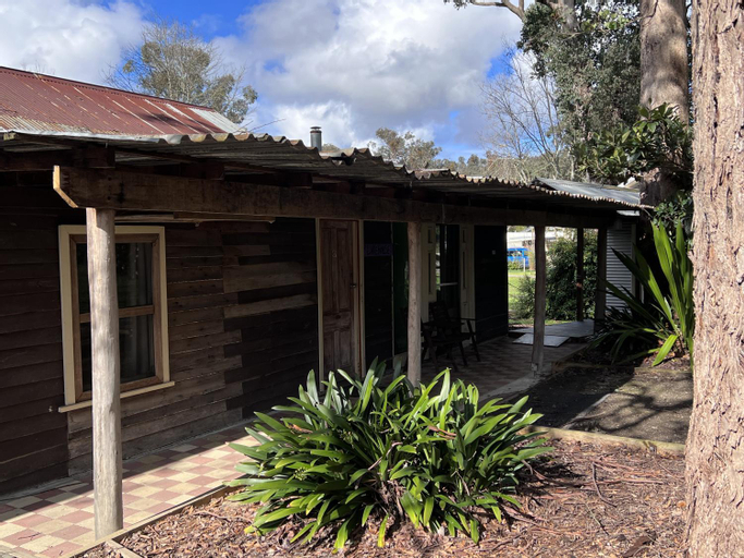 Exterior 5