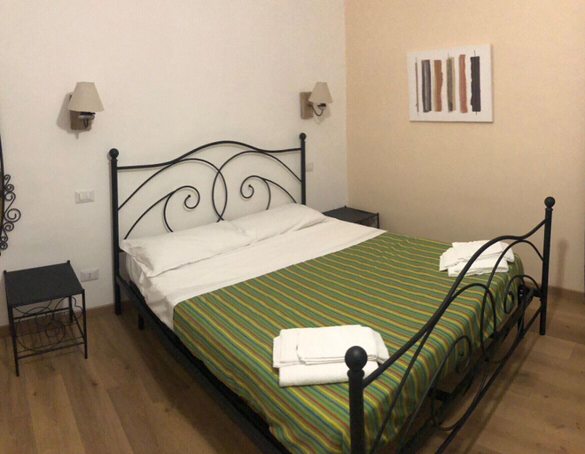 Bedroom 2, Maison Vaticana, Rome
