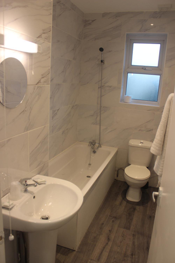 Bathroom 4, Corona Hotel Rotherham Sheffield Meadowhall, Rotherham