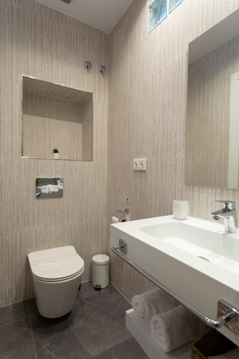 Others 5, Room Boutique 32, Alicante
