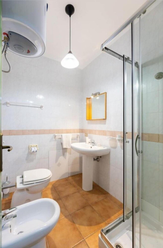 Bathroom 4, Apartments i Mirti Bianchi, Olbia-Tempio