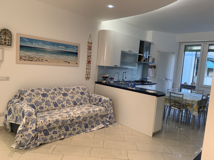 Others 5, Loredana, Massa Carrara