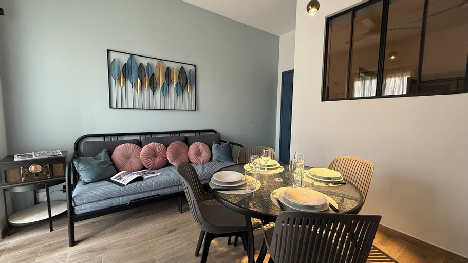 M&P Beach House, Imperia