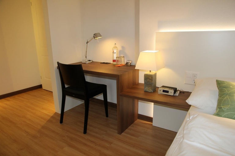Bedroom 2, Landgasthof Schwanen, Frauenfeld